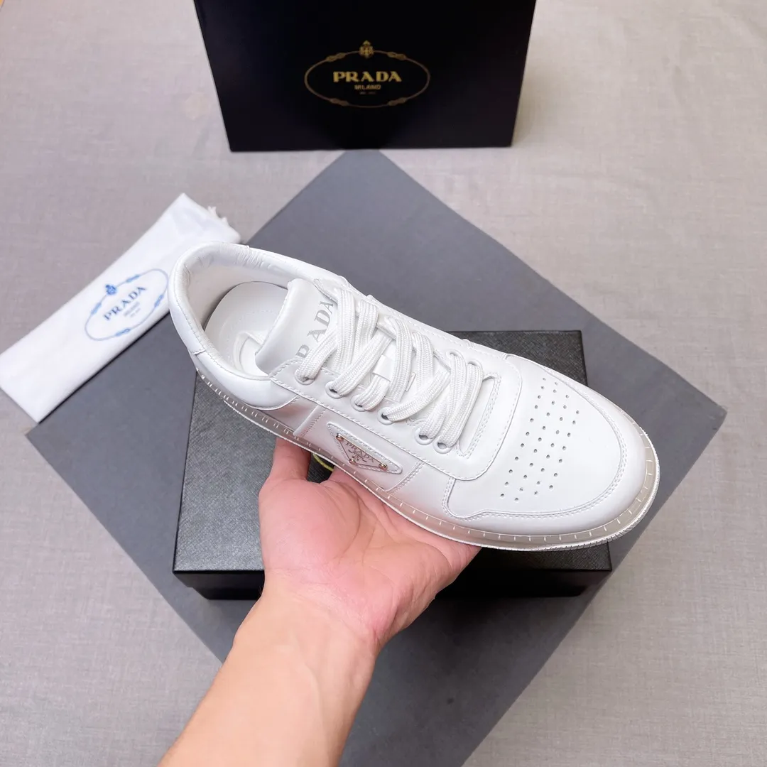 P420 Prada Prada's new men's leather sneakers, the highest version on the market, any comparison is welcome🆚! The original leather has excellent texture and is super high-end! Fetal sheep net lining imported from Italy, removable pad! Luxurious materials and fine workmanship, highly recommended! Code number 38-45 No. 058